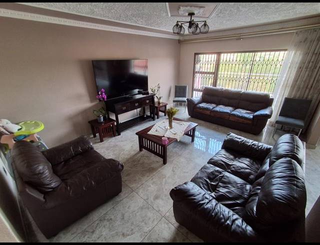 6 BEDROOM HOUSE FOR SALE IN WINCHESTER HILLS